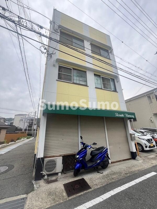 物件外観写真2　(外観は落ち着いています)