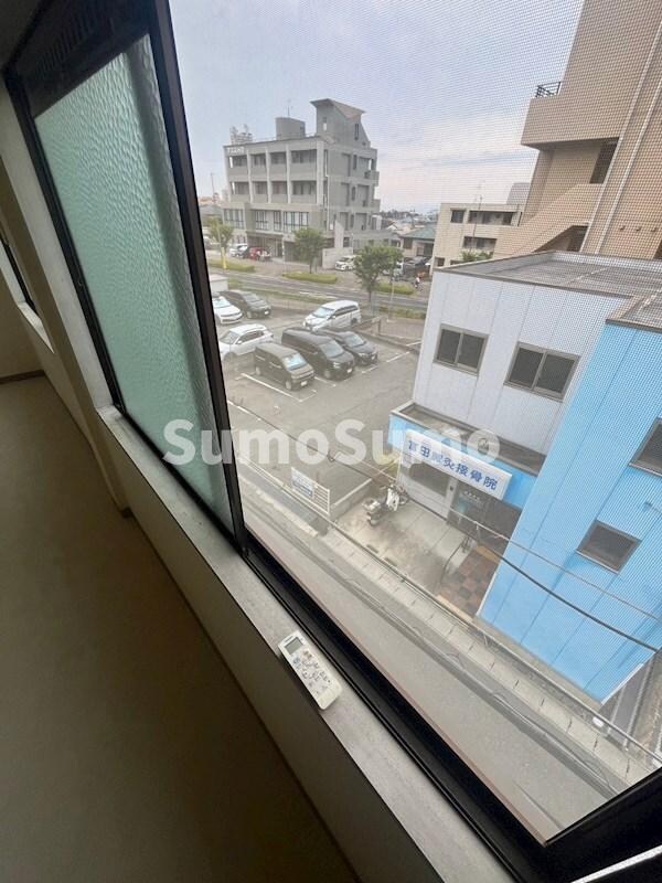 バルコニー(外からの目が気にならないバルコニーで洗濯物が干せます)