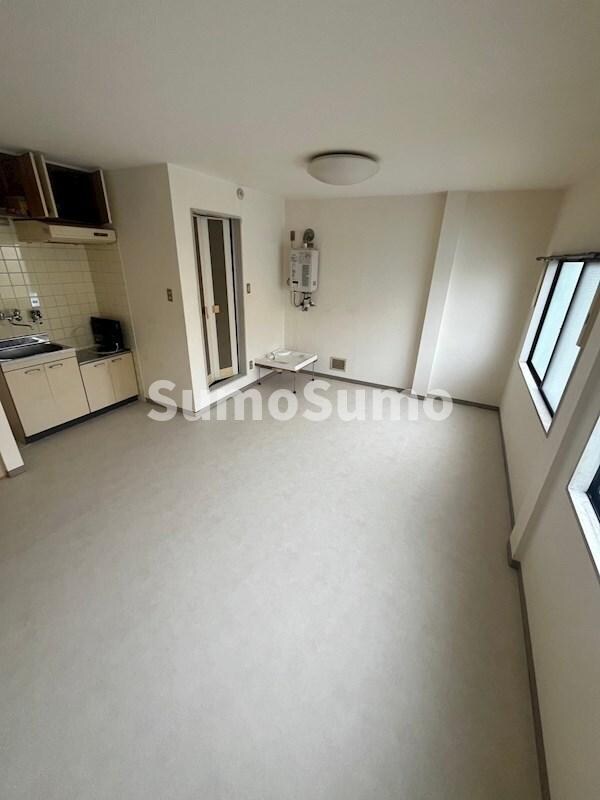 物件内観写真18　(広くて明るい寝室)