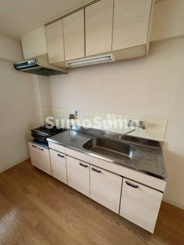 キッチン(コンパクトなキッチンで掃除もラクラク)