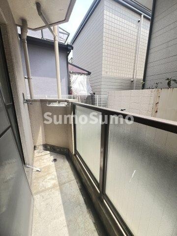 物件内観写真4　(暖かな日差しのふりそそぐバルコニー)