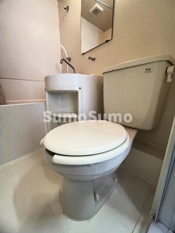 物件内観写真10　(落ち着いた色調のトイレです)