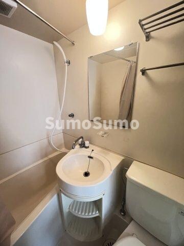 物件内観写真11　(広い洗面スペース)