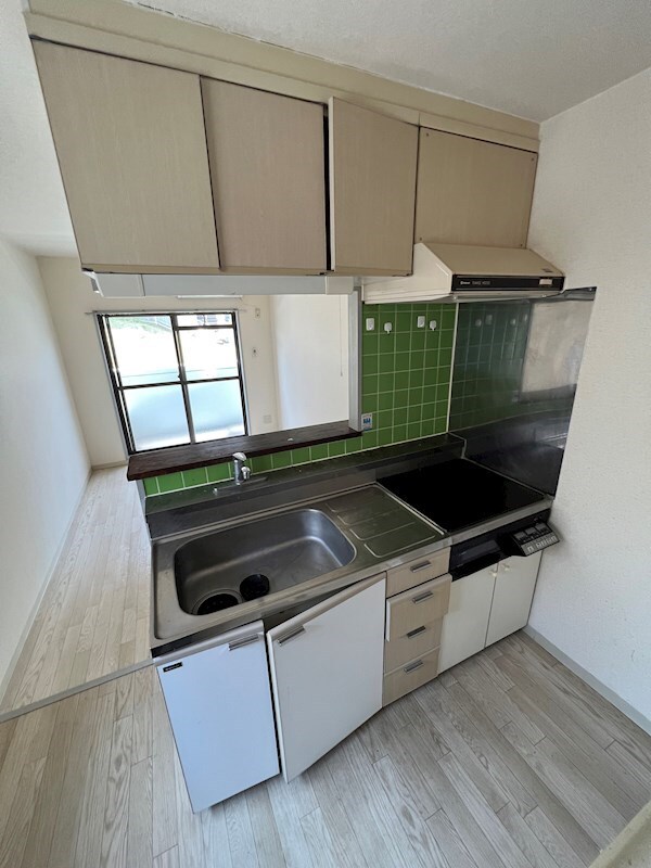 物件内観写真4　(コンパクトなキッチンで掃除もラクラク)