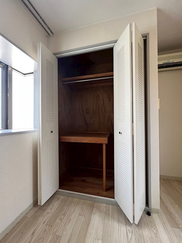 物件内観写真10　(ちょっとした収納スペースも充実しています)