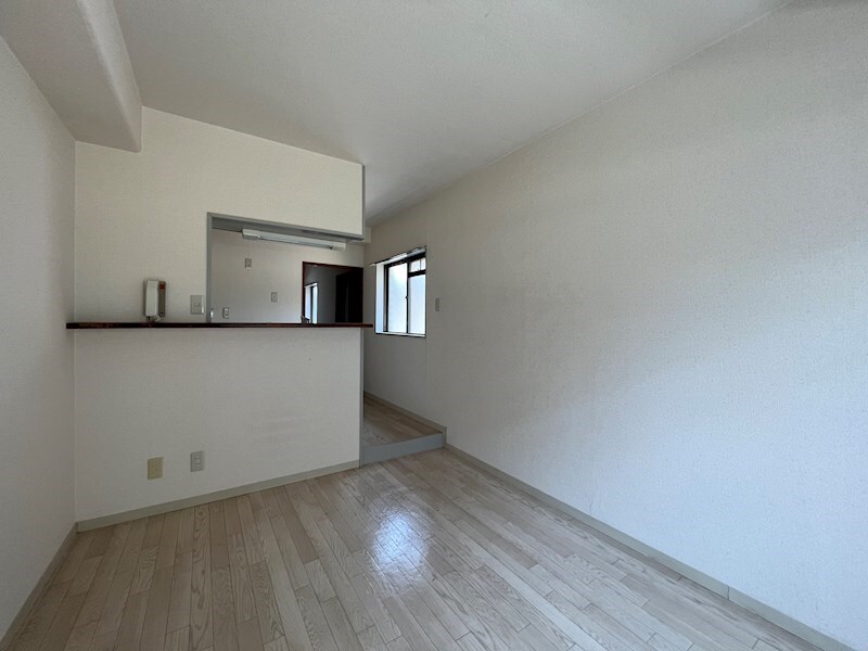 物件内観写真16　(ゆったり過ごせる居間です)