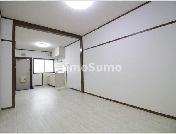 物件内観写真9　(個人の部屋や寝室として使える洋室です)