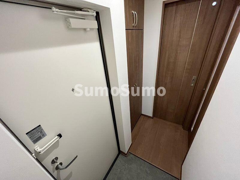 物件内観写真3　(明るい玄関です)