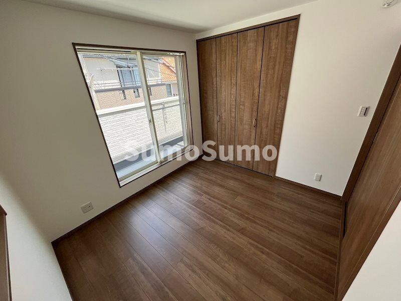 物件内観写真6　(開放的な寝室です)