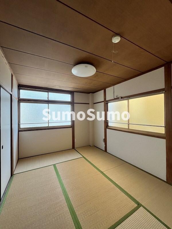 和室(和室ならではの温かな和の空間で寛ぎの時間を過ごせます)