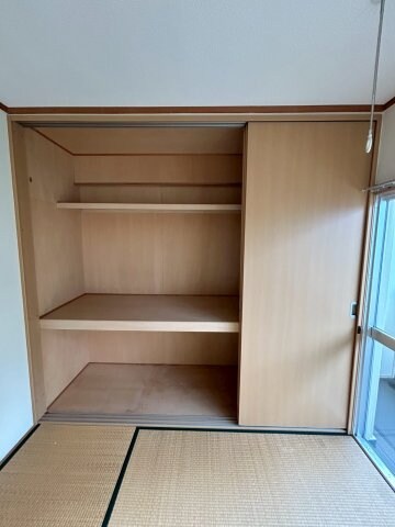 物件内観写真9　(ちょっとした収納スペースも充実しています)