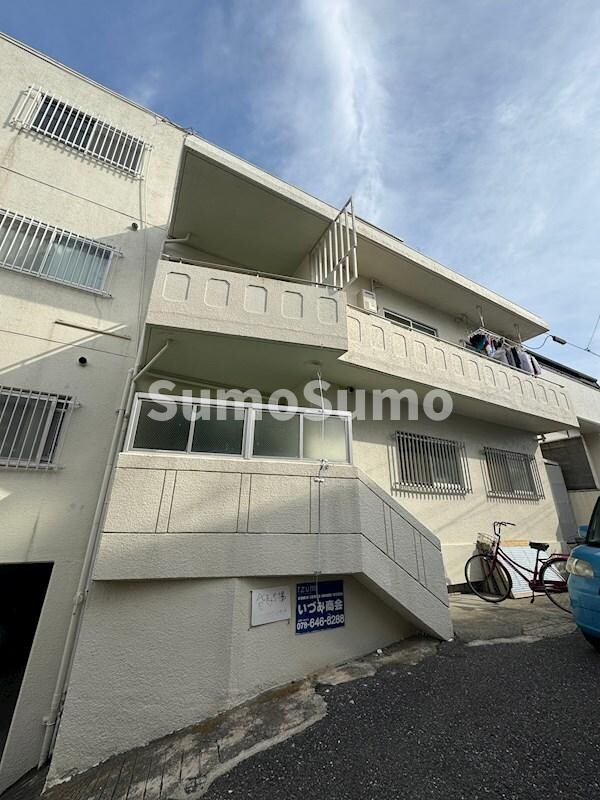 物件外観写真1　(おしゃれな外観です)