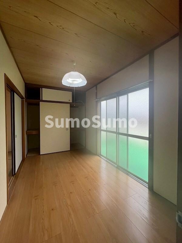 寝室(広くて明るい寝室)