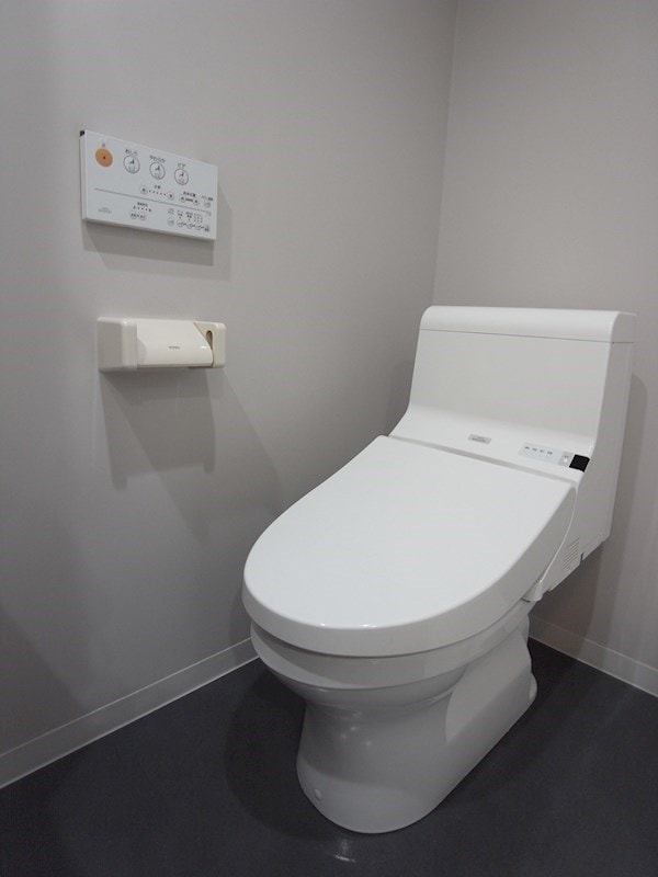トイレ(コンパクトで使いやすいトイレです)