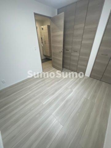 物件内観写真2　(こちらの居間で趣味の時間をお楽しみください)