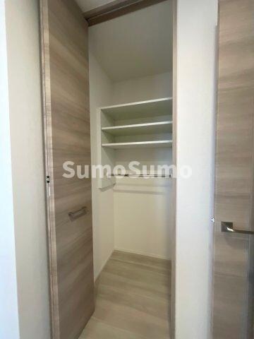 物件内観写真18　(大きなスペースがあり、収納には困りません)