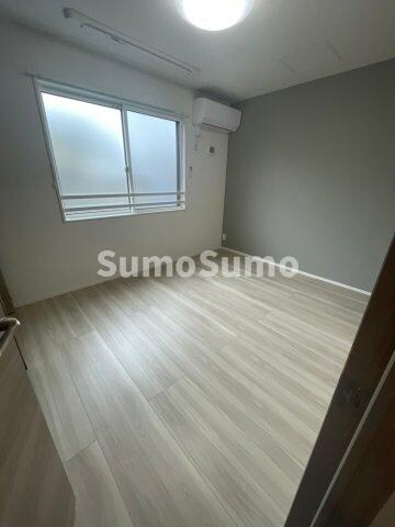 物件内観写真21　(こちらのリビングで趣味の時間をお楽しみください)