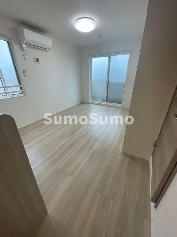 物件内観写真24　(こちらのリビングで趣味の時間をお楽しみください)