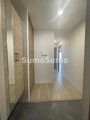 物件内観写真18　(明るい玄関です)