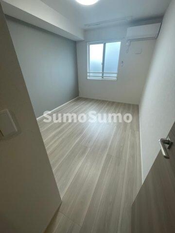 物件内観写真28　(ゆったりとした居間です)