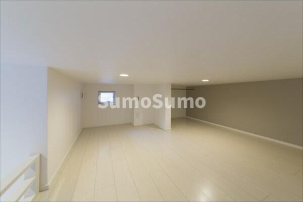 物件内観写真5　(開放的な寝室です)