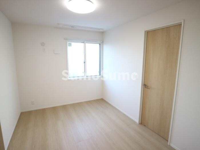 物件内観写真21　(広々とした洋室です)