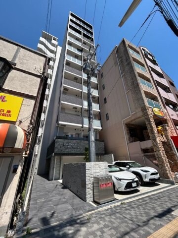 物件外観写真1　(外観は落ち着いています)