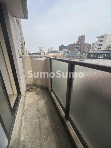 物件内観写真4　(暖かな日差しのふりそそぐバルコニー)