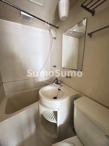 物件内観写真10　(ゆったりとスペースのある洗面所)