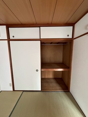 物件内観写真13　(収納豊富です)