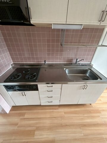 物件内観写真17　(コンパクトなキッチンで掃除もラクラク)