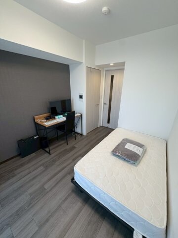 物件内観写真6　(開放的な寝室です)