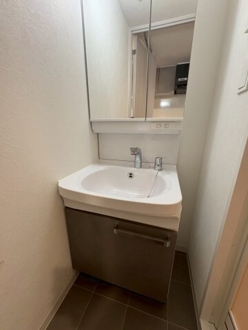 物件内観写真11　(スペースが確保できる洗面所です)