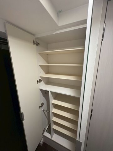 物件内観写真24　(収納のためのスペースです)