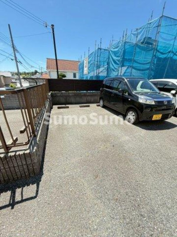 駐車場(駐車場に車を止められます)