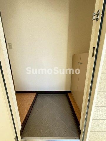 物件内観写真4　(落ち着いた玄関です)