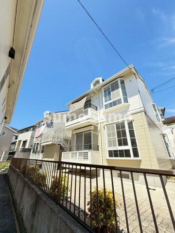 物件外観写真3　(落ち着いた雰囲気の外観です)