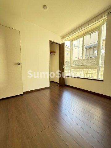 物件内観写真7　(開放的な寝室です)