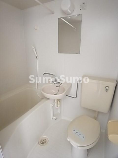 物件内観写真7　(日々の疲れを癒すお風呂付です)