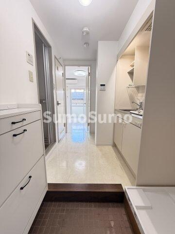 物件内観写真4　(シンプルで使いやすい玄関です)