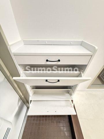 物件内観写真6　(小物を収納するのに便利です)