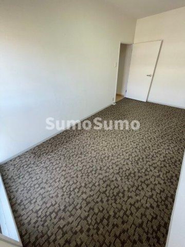 寝室(落ち着いて過ごせるお部屋なので、寝室にいかがでしょうか)