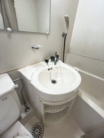 物件内観写真10　(ゆったりとスペースのある洗面所)