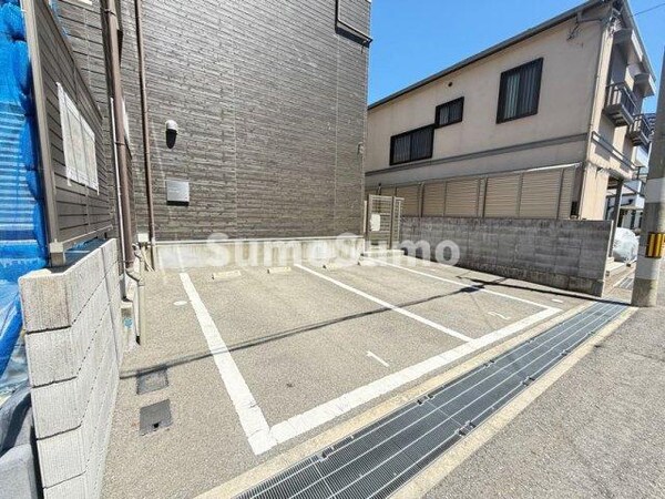 駐車場(駐車場に車を止められます)