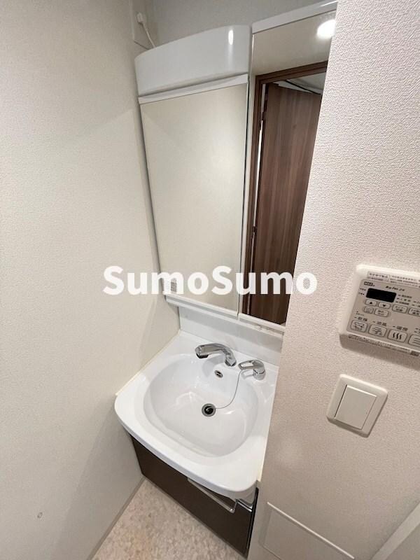 物件内観写真15　(ゆったりとスペースのある洗面所)