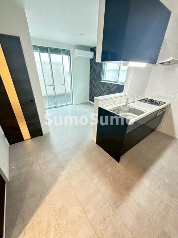 物件内観写真20　(こちらのリビングで趣味の時間をお楽しみください)