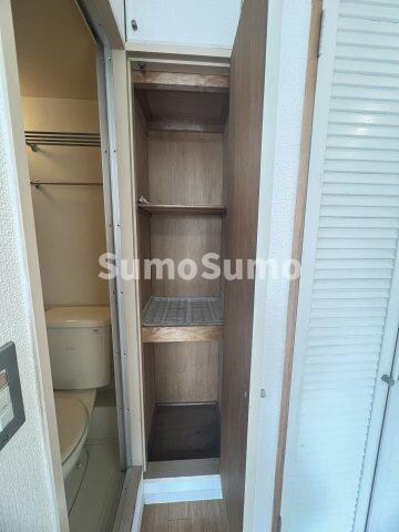 物件内観写真8　(大きなスペースがあり、収納には困りません)