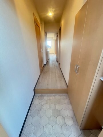 物件内観写真2　(シンプルで使いやすい玄関です)