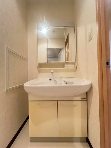 物件内観写真7　(コンパクトで使いやすい洗面所)