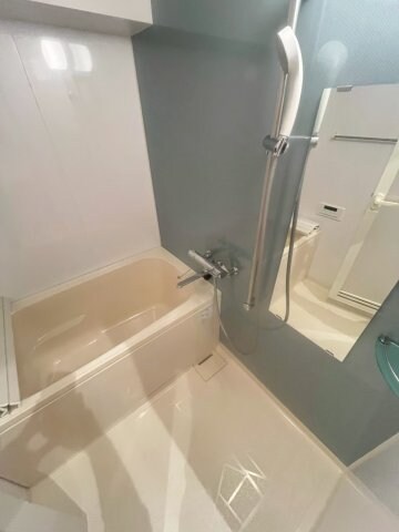 物件内観写真12　(コンパクトで使いやすいお風呂です)